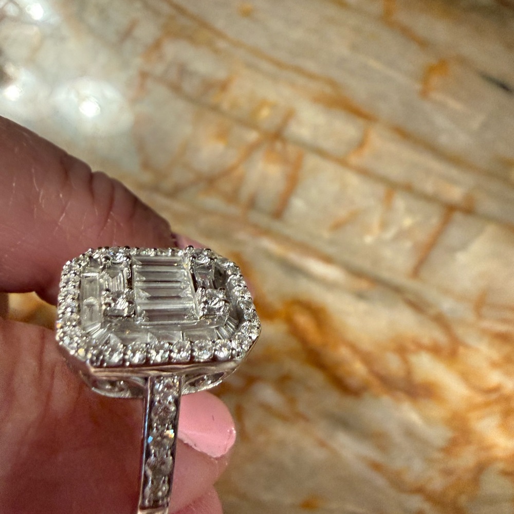 Effy Radiant Value Dazzling Silver Ring with Clear Gemstone - Picture 5 of 7